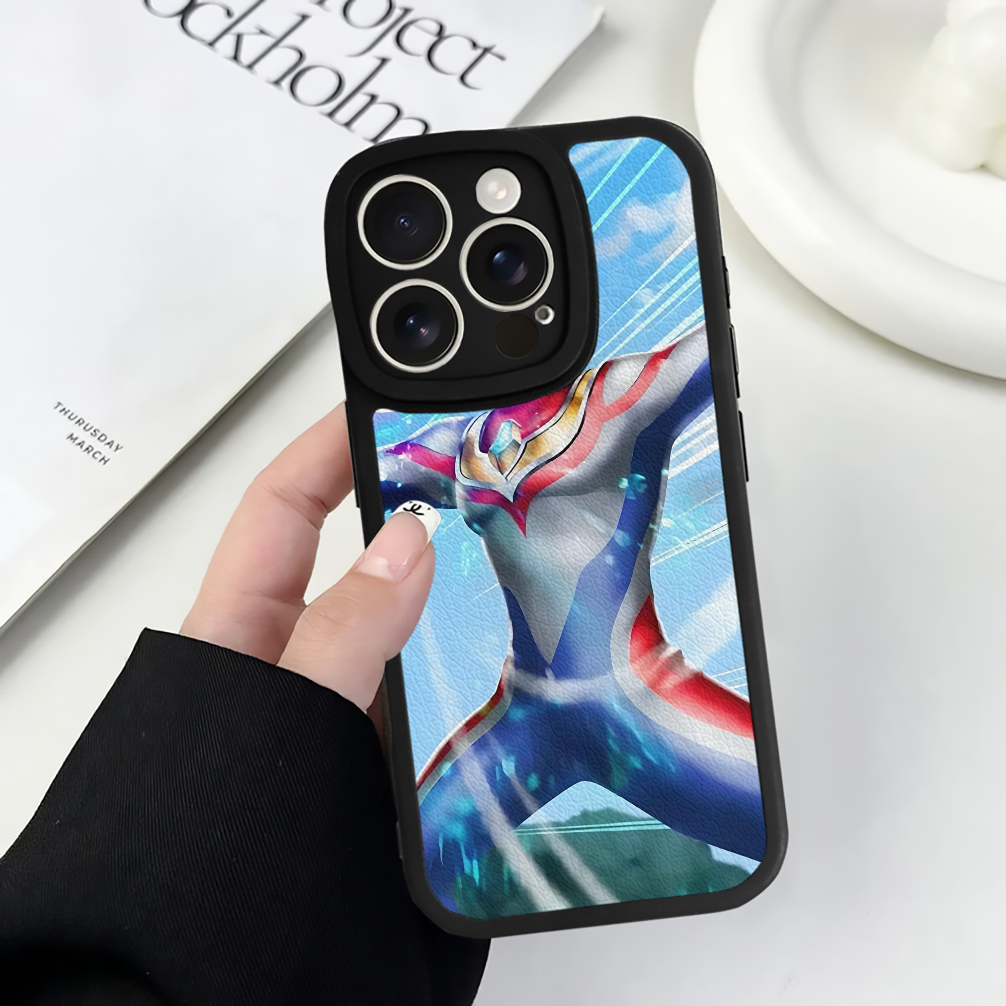 （画像用） ウルトラマン Ultraman 【iPhone 16シリーズ対応】シリコンスマホケース（レザー調） 材質：シリコン